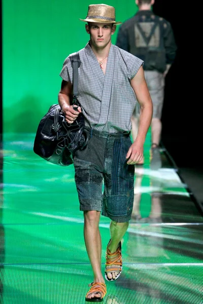 Look 32